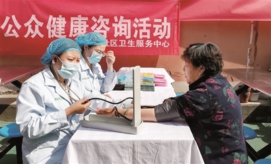 關(guān)愛老年人 義診進社區(qū)